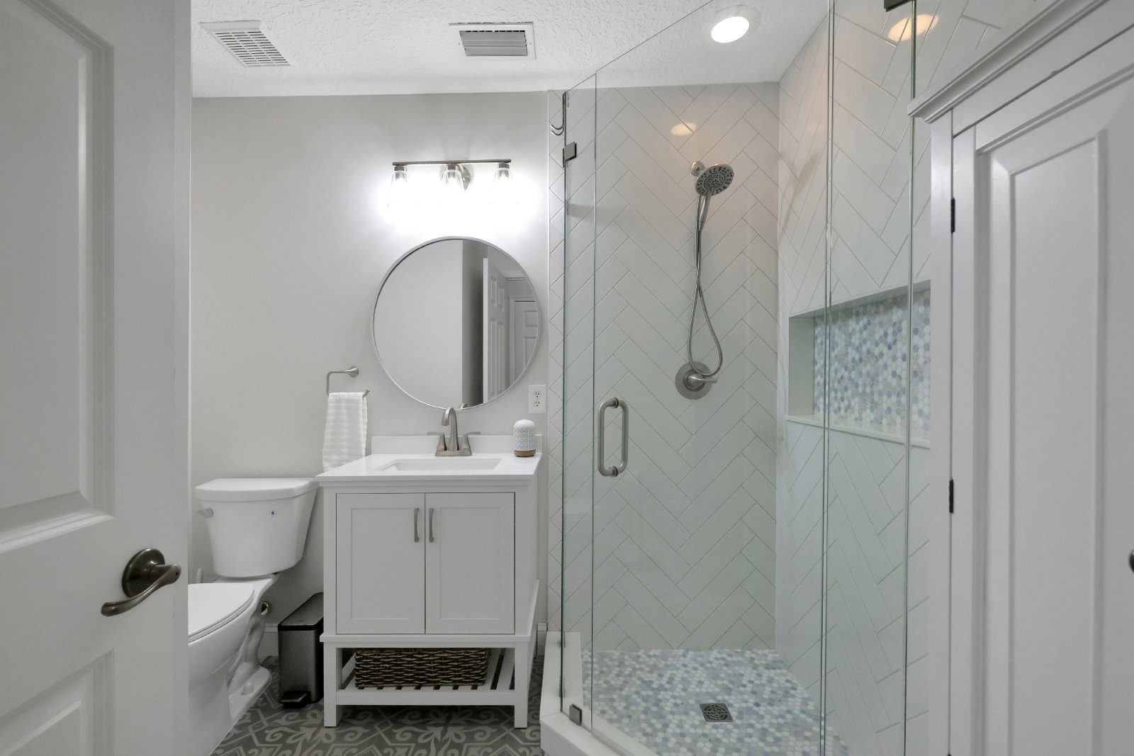 LIVE SECONDS FROM THE BEACH IN THIS LUXURIOUS TOWNHOUSE property image