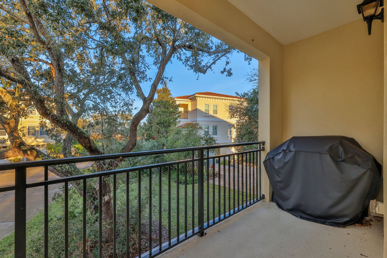 LIVE SECONDS FROM THE BEACH IN THIS LUXURIOUS TOWNHOUSE property image