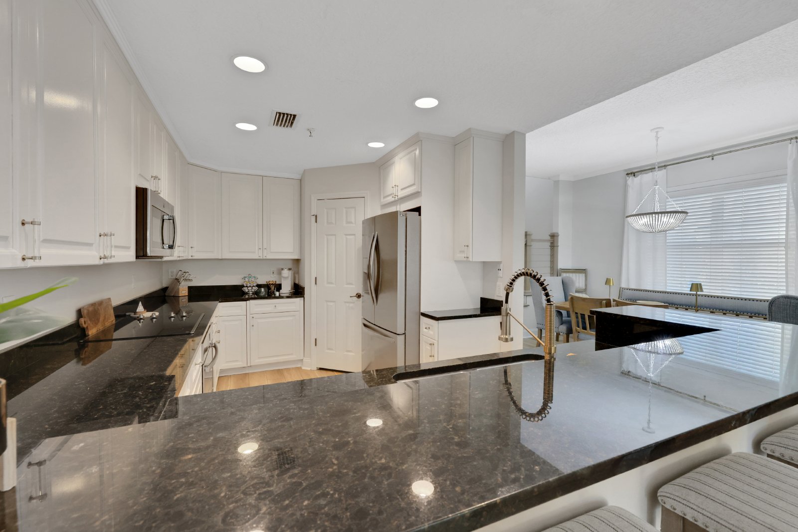 LIVE SECONDS FROM THE BEACH IN THIS LUXURIOUS TOWNHOUSE property image