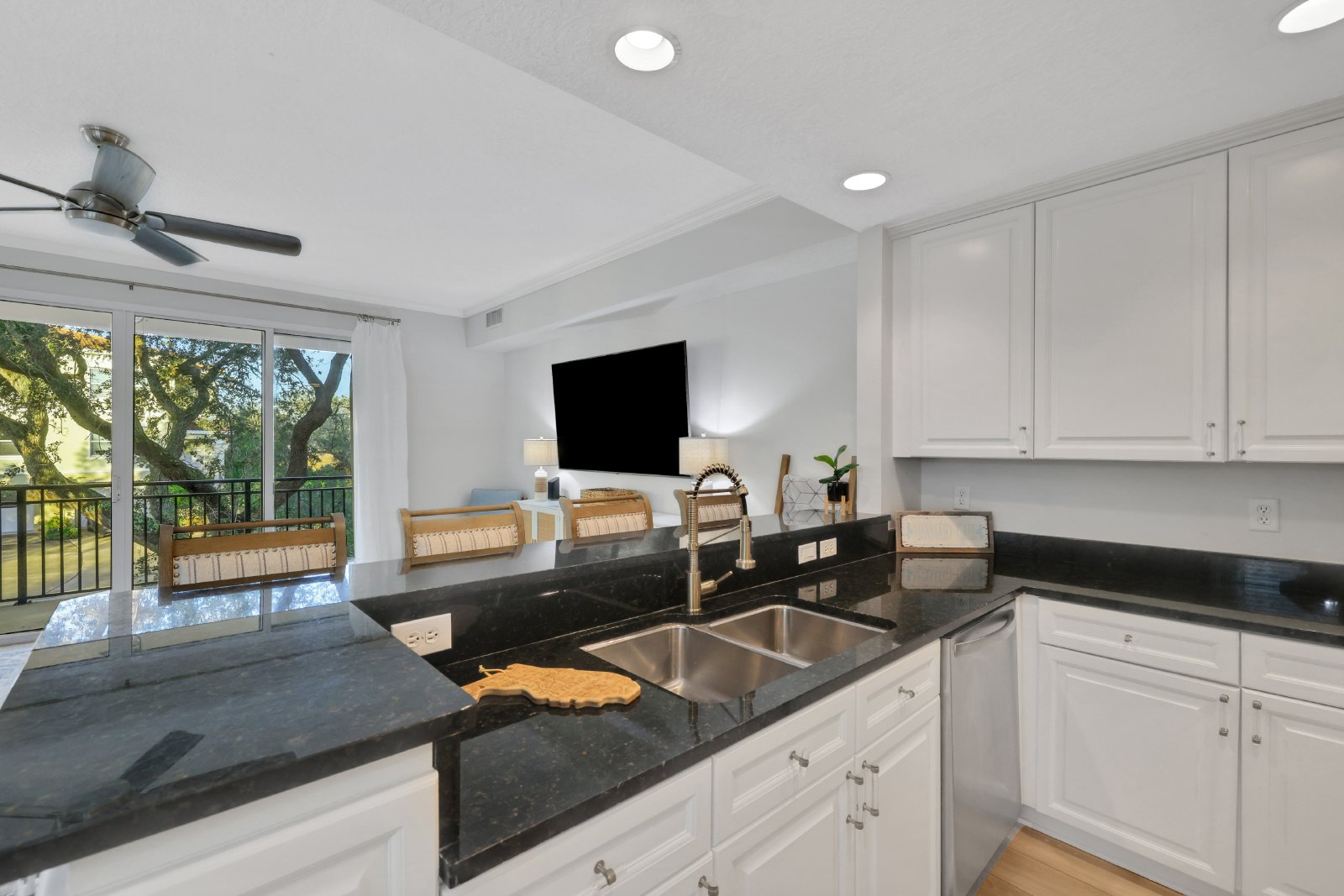 LIVE SECONDS FROM THE BEACH IN THIS LUXURIOUS TOWNHOUSE property image