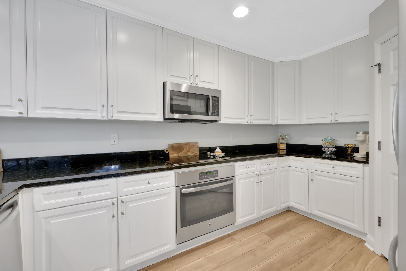 LIVE SECONDS FROM THE BEACH IN THIS LUXURIOUS TOWNHOUSE property image