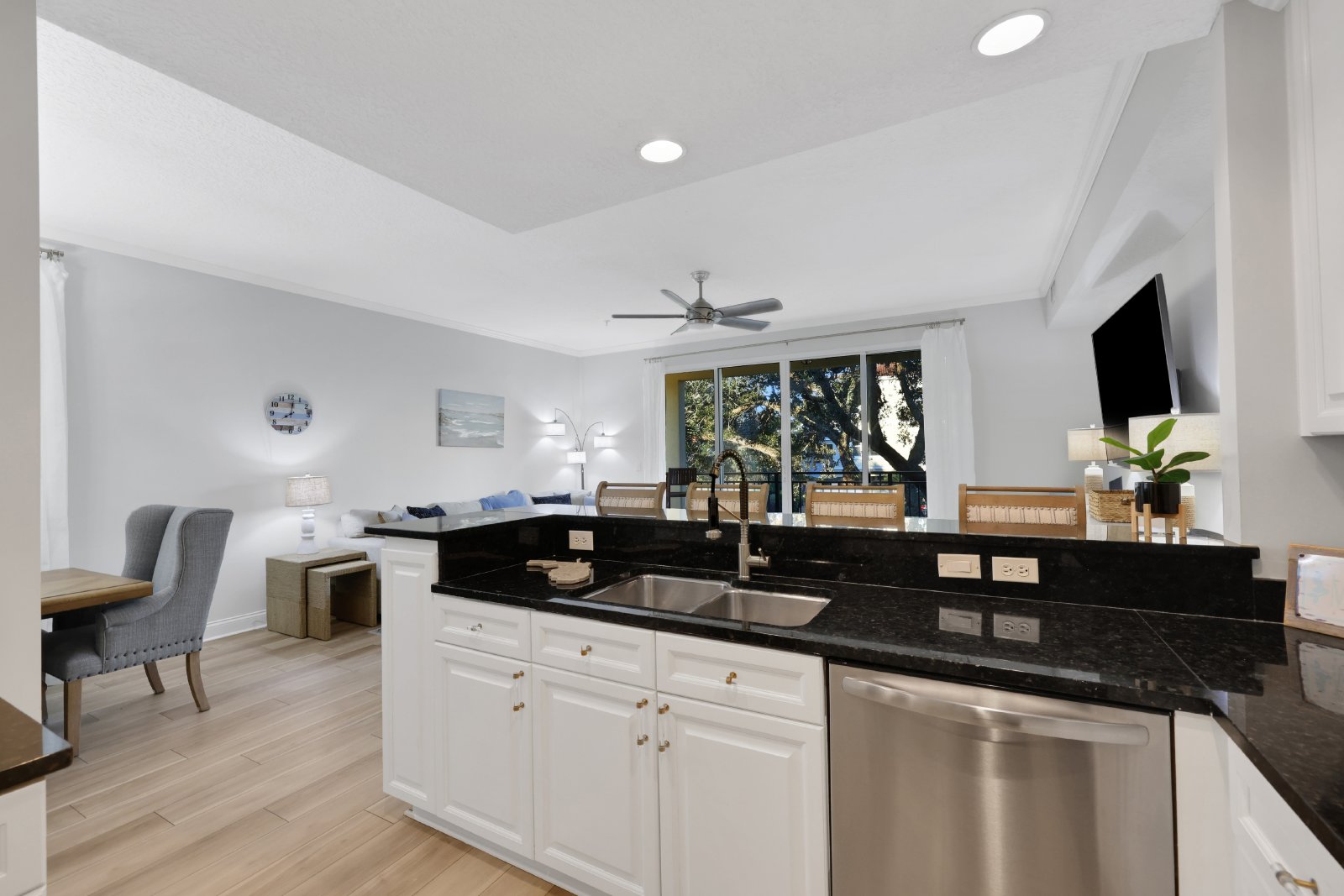 LIVE SECONDS FROM THE BEACH IN THIS LUXURIOUS TOWNHOUSE property image