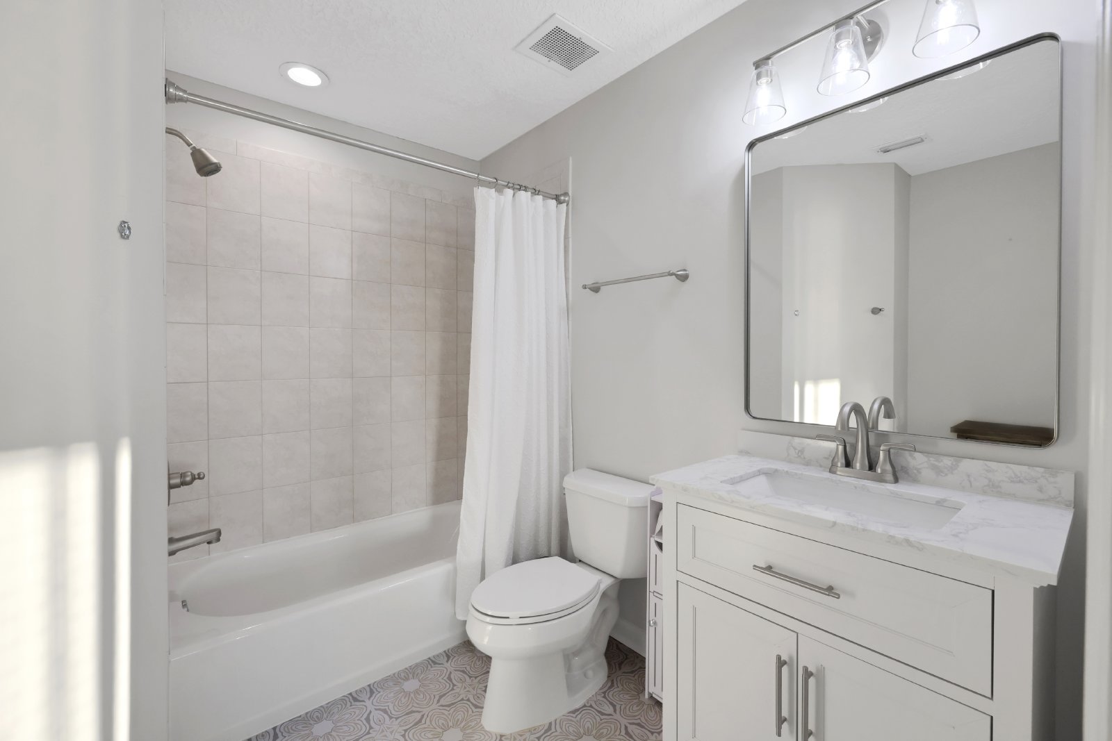 LIVE SECONDS FROM THE BEACH IN THIS LUXURIOUS TOWNHOUSE property image