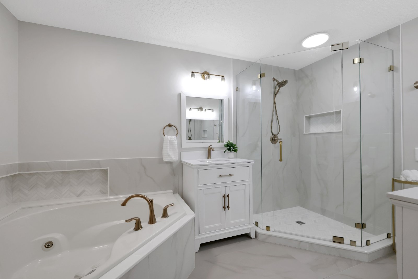 LIVE SECONDS FROM THE BEACH IN THIS LUXURIOUS TOWNHOUSE property image