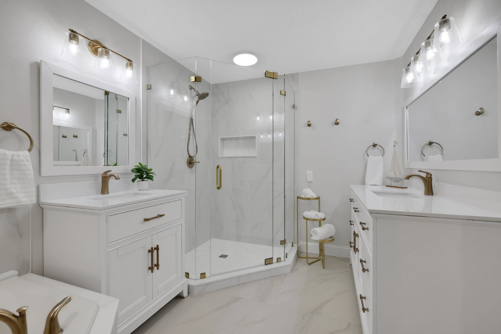 LIVE SECONDS FROM THE BEACH IN THIS LUXURIOUS TOWNHOUSE property image