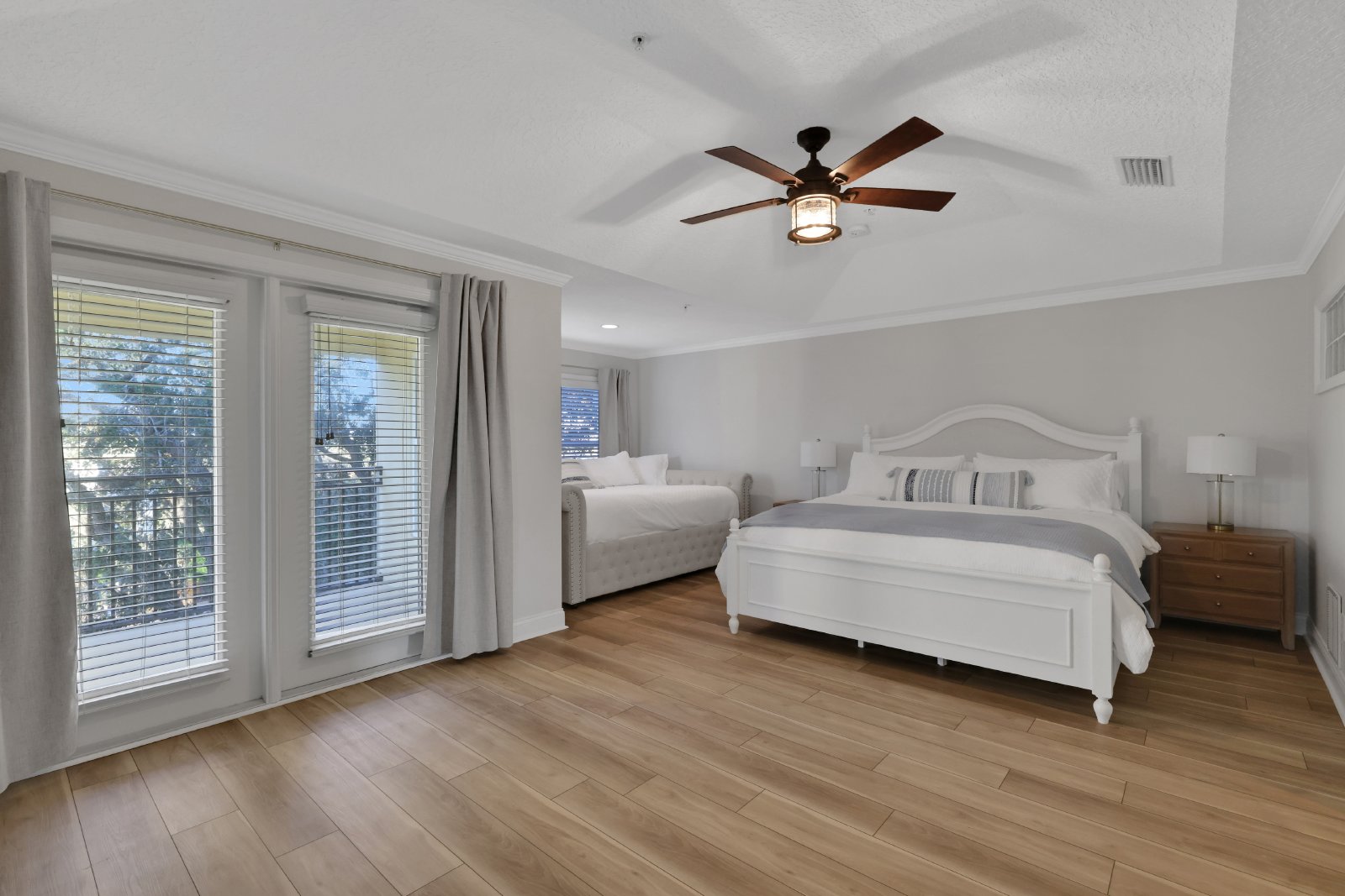 LIVE SECONDS FROM THE BEACH IN THIS LUXURIOUS TOWNHOUSE property image