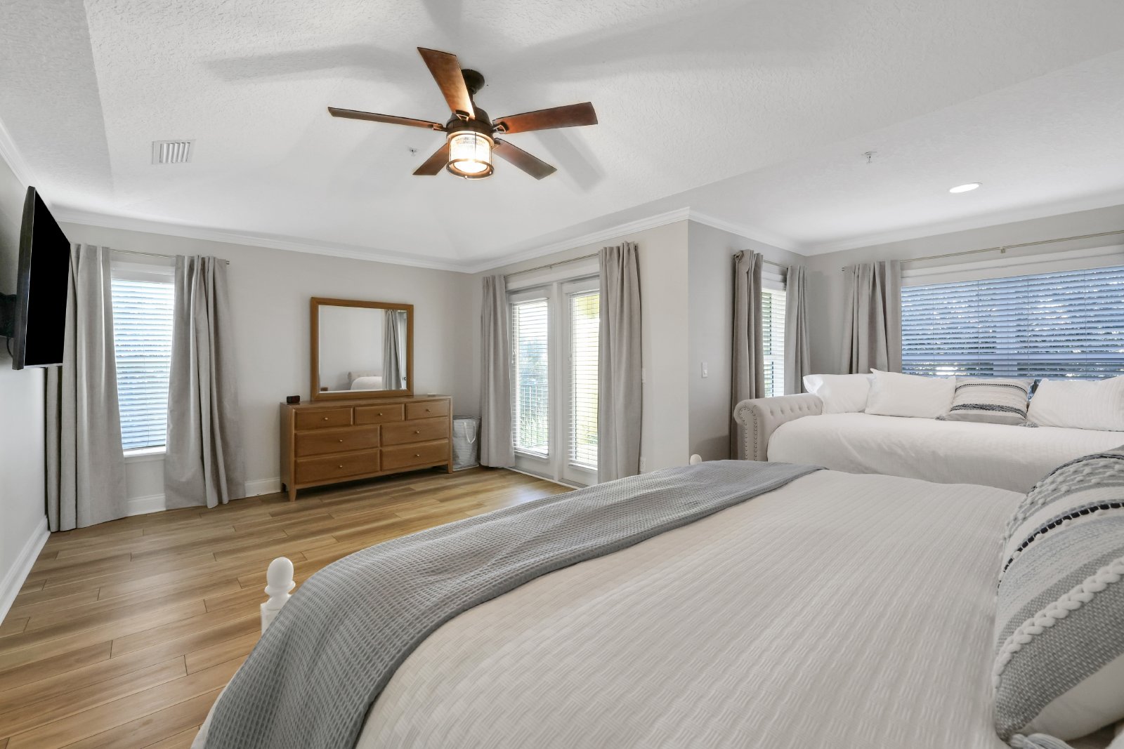 LIVE SECONDS FROM THE BEACH IN THIS LUXURIOUS TOWNHOUSE property image