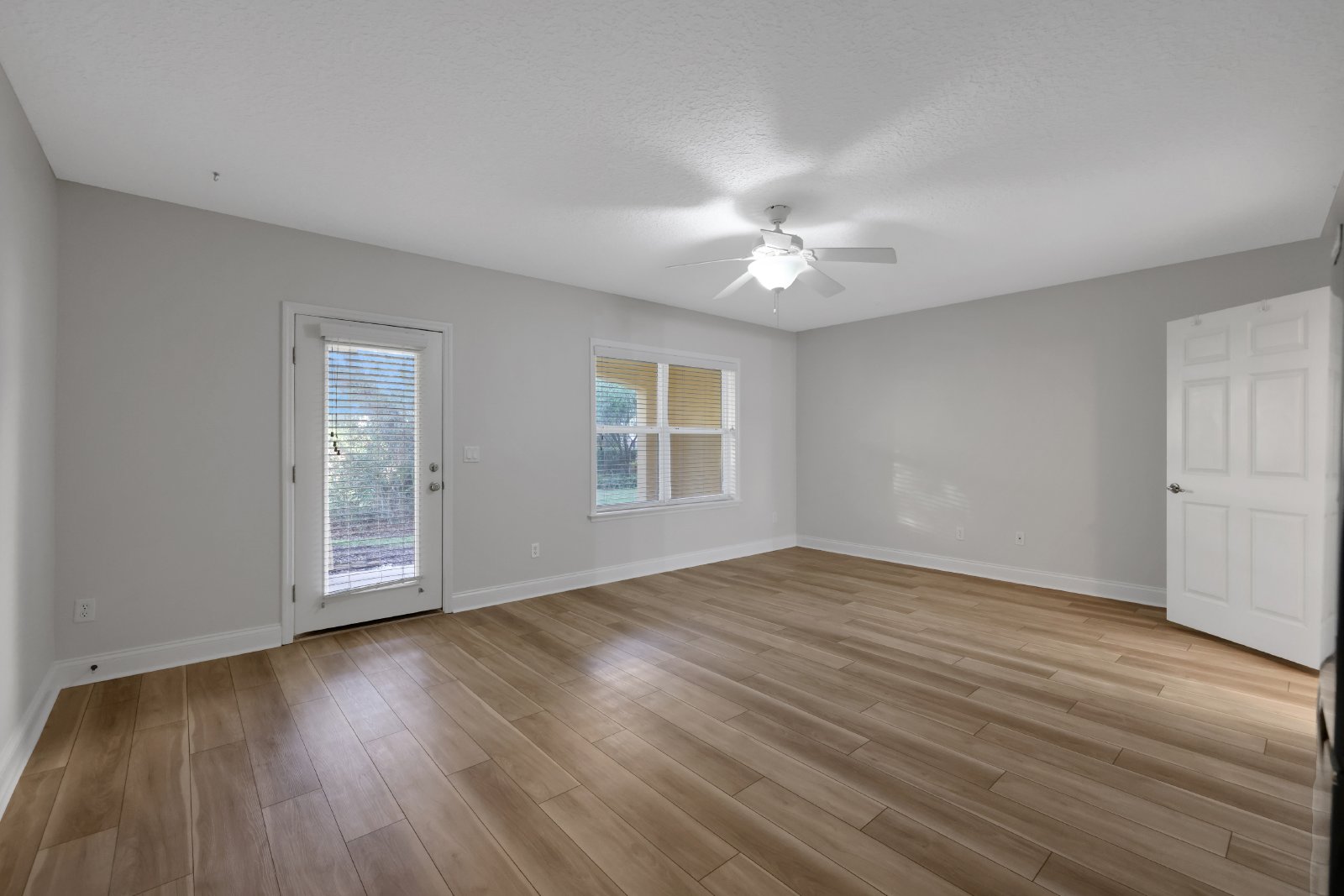 LIVE SECONDS FROM THE BEACH IN THIS LUXURIOUS TOWNHOUSE property image